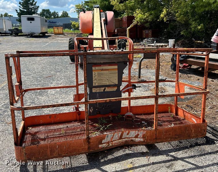 image for item ET3018 2005 JLG 600S boom lift