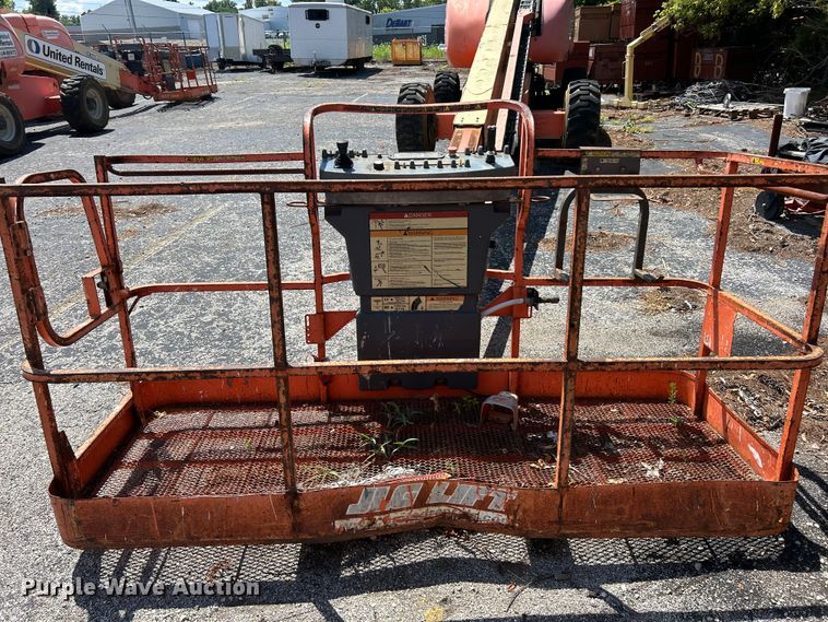 image for item ET3018 2005 JLG 600S boom lift