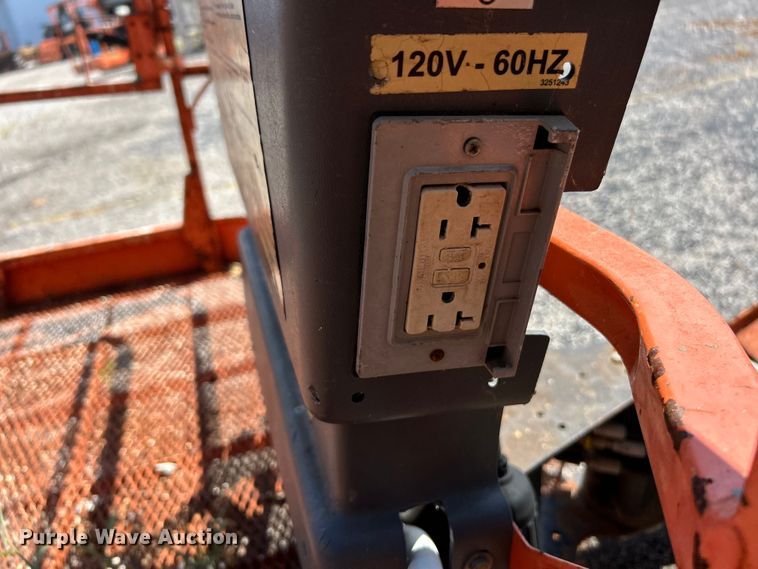 image for item ET3018 2005 JLG 600S boom lift