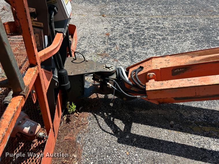 image for item ET3018 2005 JLG 600S boom lift