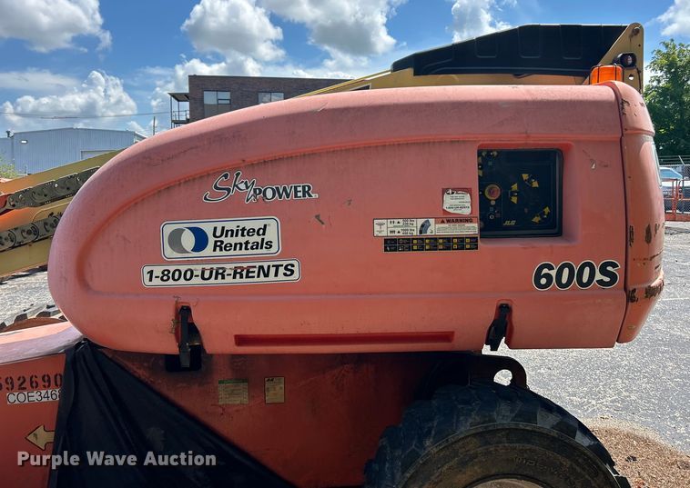image for item ET3018 2005 JLG 600S boom lift