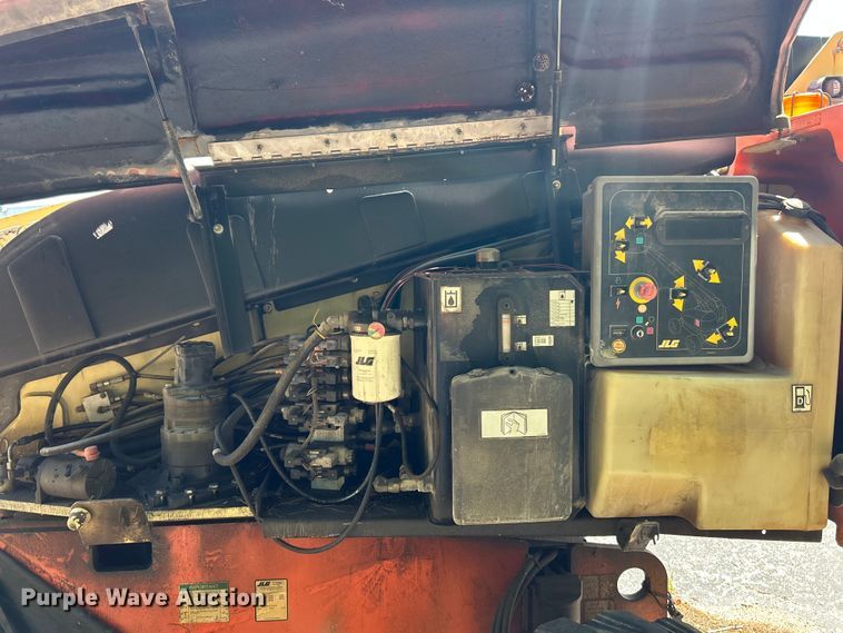 image for item ET3018 2005 JLG 600S boom lift