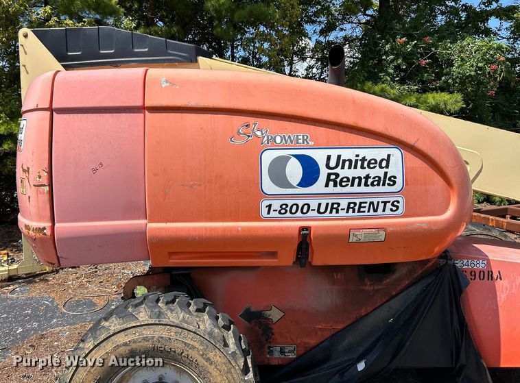 image for item ET3018 2005 JLG 600S boom lift