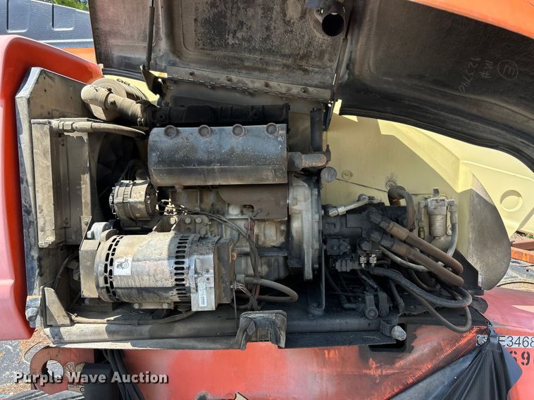 image for item ET3018 2005 JLG 600S boom lift