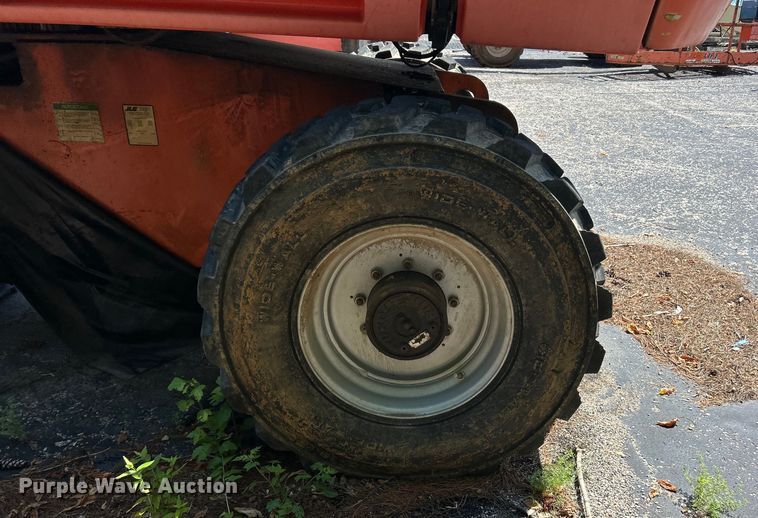 image for item ET3018 2005 JLG 600S boom lift