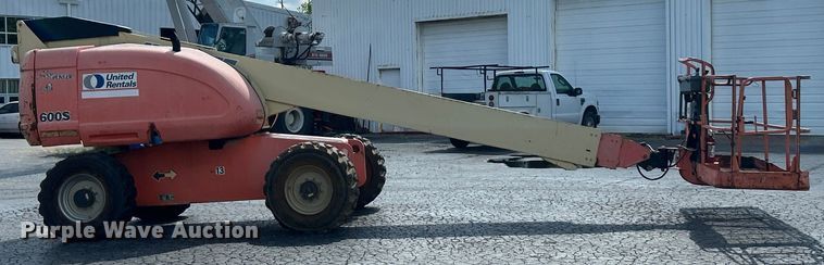 image for item ET3020 2006 JLG 600S boom lift