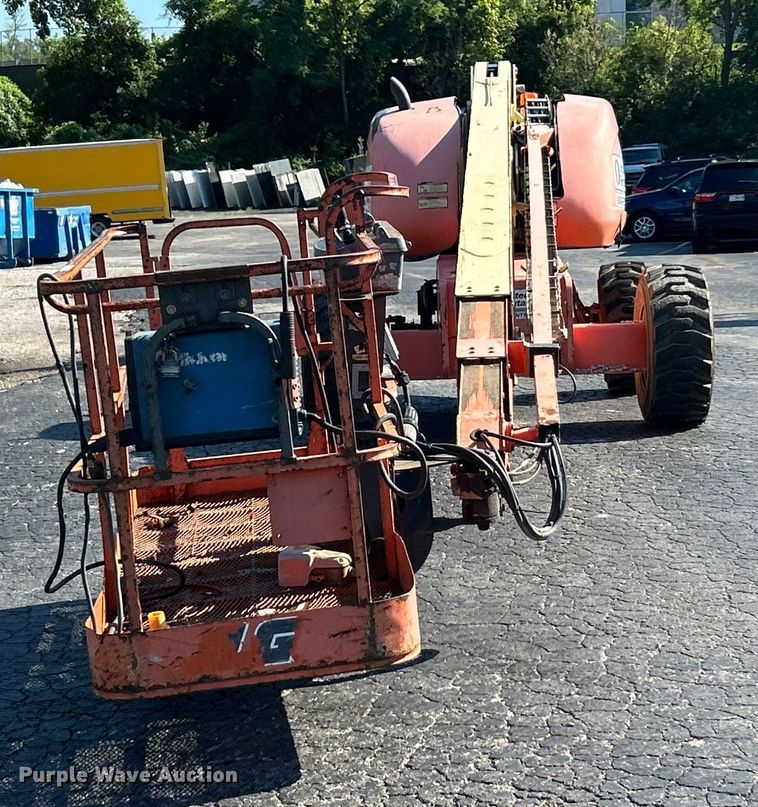 image for item ET3021 2005 JLG 600S boom lift