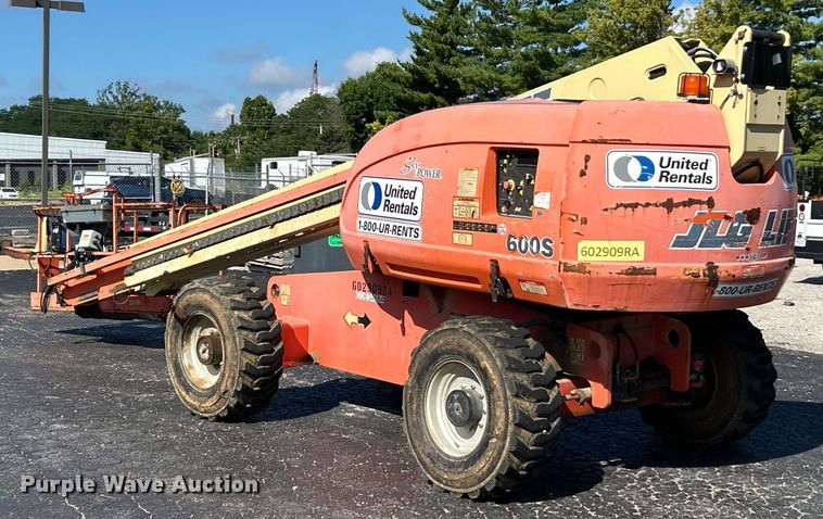 image for item ET3021 2005 JLG 600S boom lift