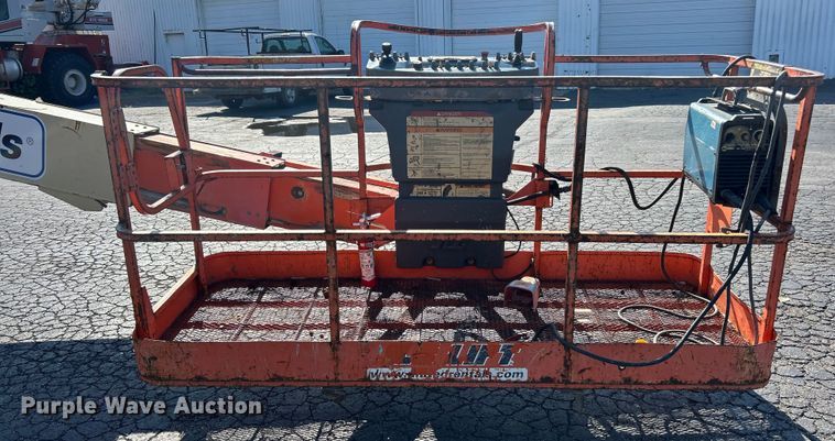 image for item ET3021 2005 JLG 600S boom lift
