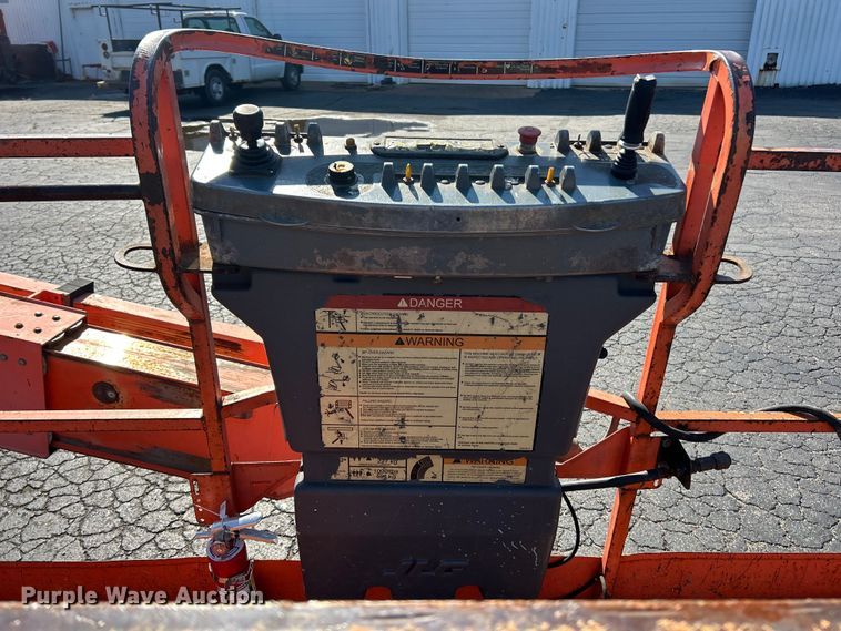 image for item ET3021 2005 JLG 600S boom lift