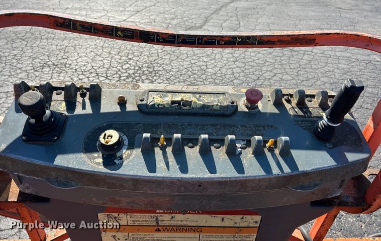 image for item ET3021 2005 JLG 600S boom lift