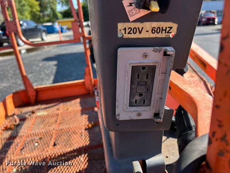 image for item ET3021 2005 JLG 600S boom lift