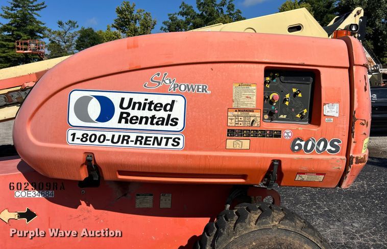 image for item ET3021 2005 JLG 600S boom lift