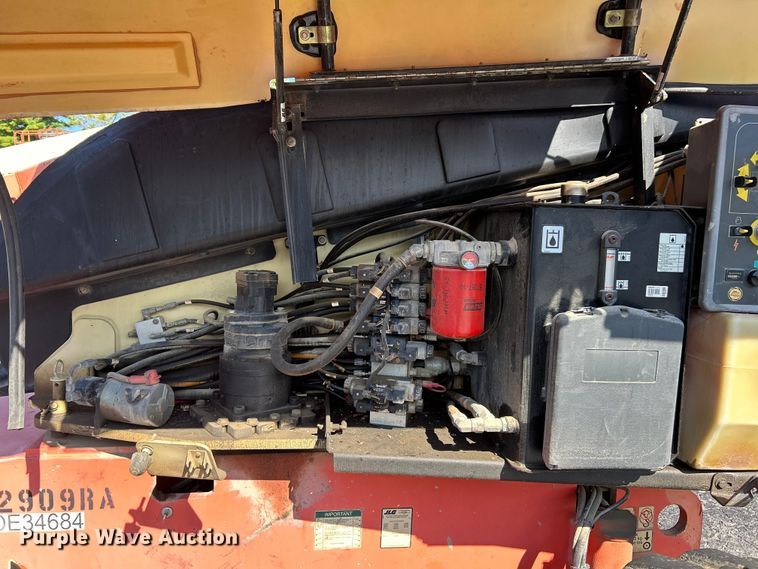 image for item ET3021 2005 JLG 600S boom lift