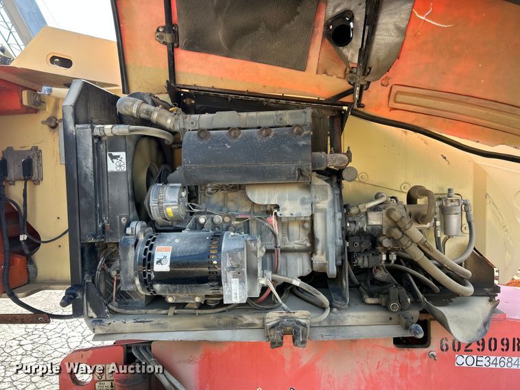 image for item ET3021 2005 JLG 600S boom lift