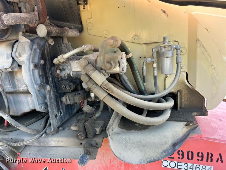 image for item ET3021 2005 JLG 600S boom lift