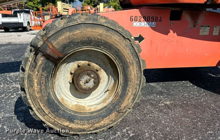 image for item ET3021 2005 JLG 600S boom lift