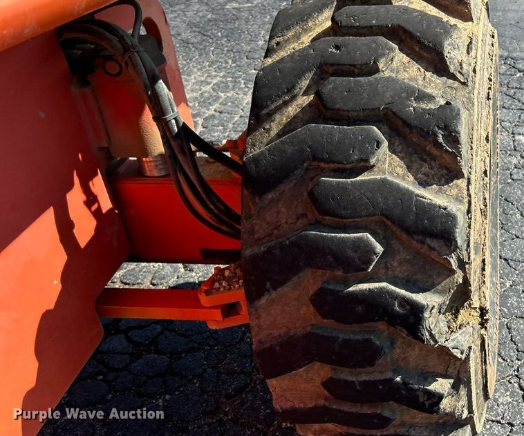 image for item ET3021 2005 JLG 600S boom lift