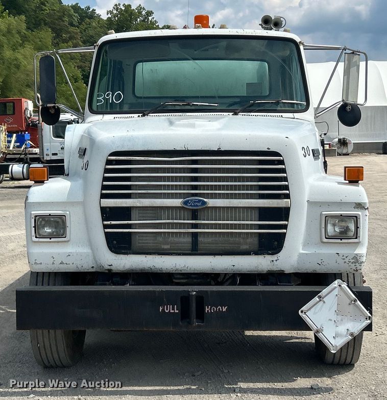 image for item ET3028 1995 Ford LN8000 tank truck