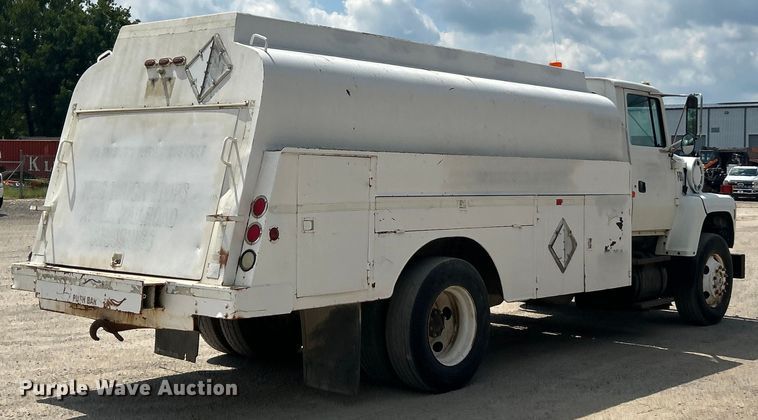 image for item ET3028 1995 Ford LN8000 tank truck
