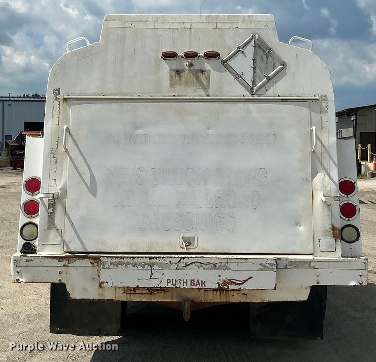 image for item ET3028 1995 Ford LN8000 tank truck