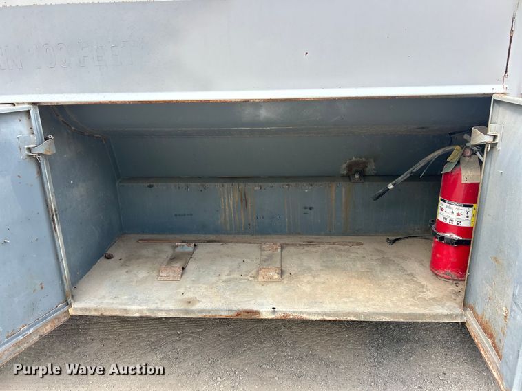 image for item ET3028 1995 Ford LN8000 tank truck