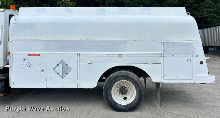 image for item ET3028 1995 Ford LN8000 tank truck