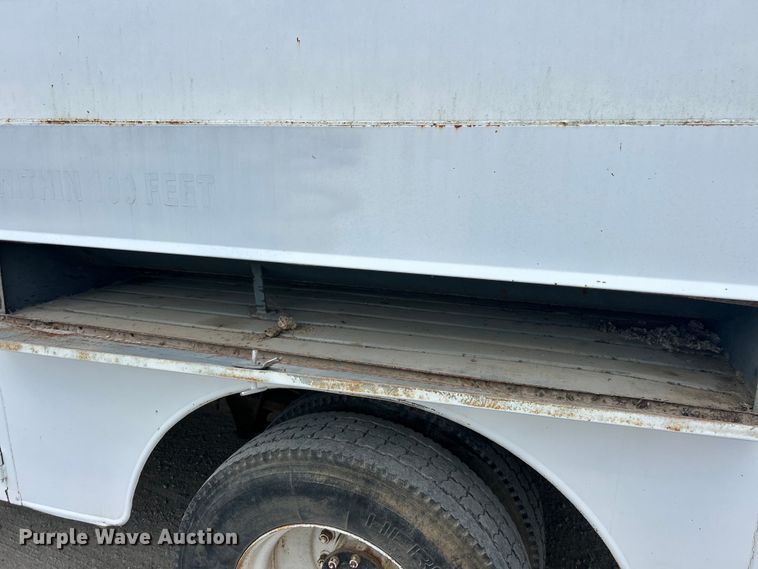 image for item ET3028 1995 Ford LN8000 tank truck