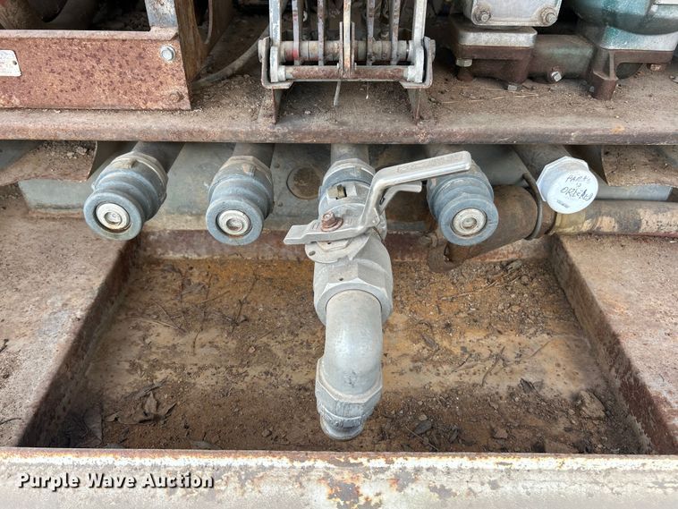 image for item ET3028 1995 Ford LN8000 tank truck