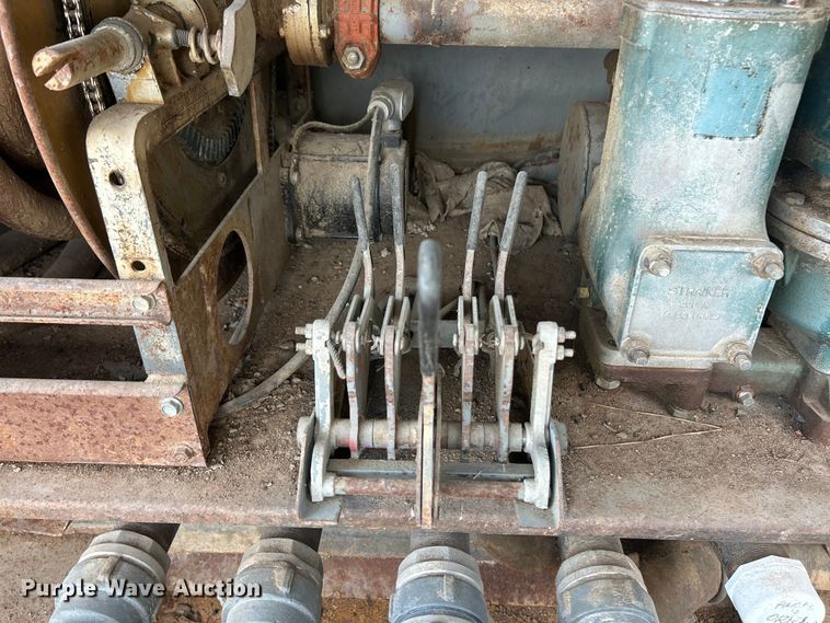 image for item ET3028 1995 Ford LN8000 tank truck