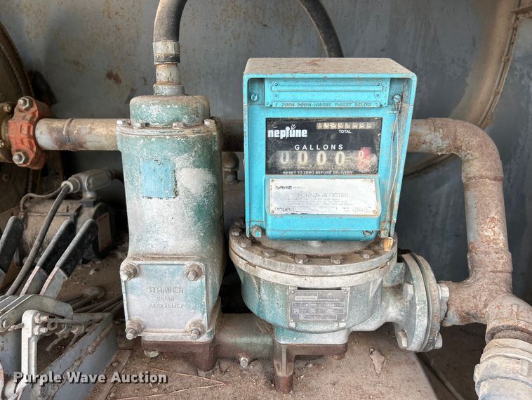 image for item ET3028 1995 Ford LN8000 tank truck