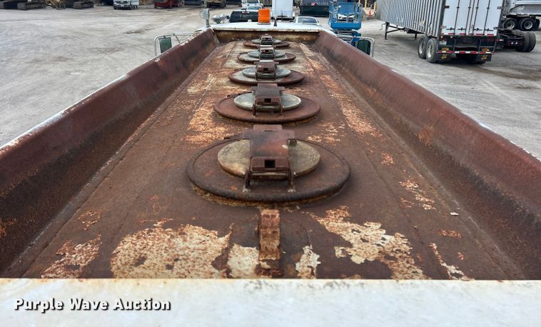 image for item ET3028 1995 Ford LN8000 tank truck