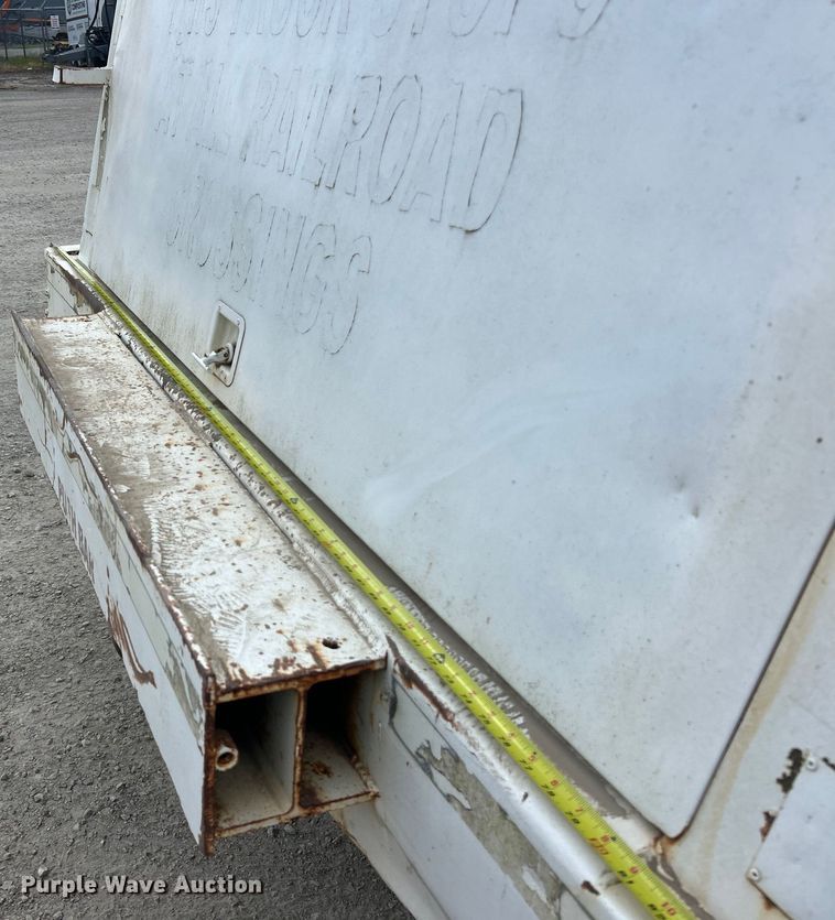 image for item ET3028 1995 Ford LN8000 tank truck