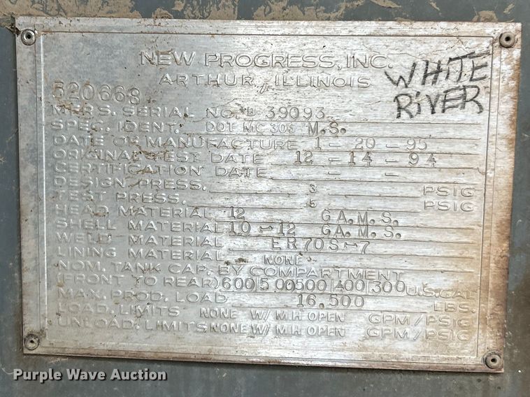 image for item ET3028 1995 Ford LN8000 tank truck