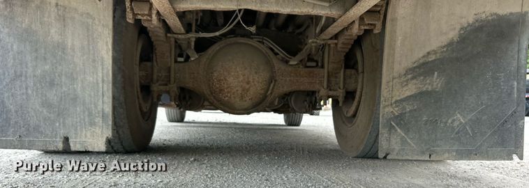 image for item ET3028 1995 Ford LN8000 tank truck