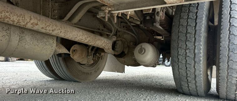 image for item ET3028 1995 Ford LN8000 tank truck