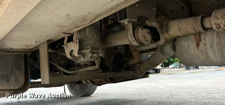 image for item ET3028 1995 Ford LN8000 tank truck