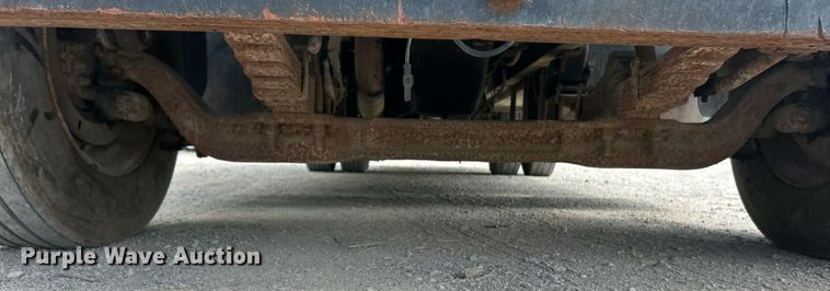 image for item ET3028 1995 Ford LN8000 tank truck