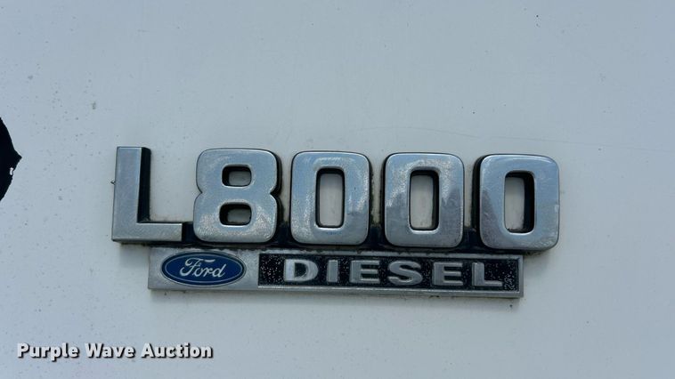 image for item ET3028 1995 Ford LN8000 tank truck