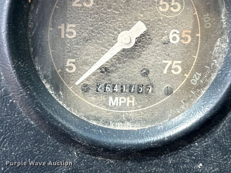 image for item ET3028 1995 Ford LN8000 tank truck