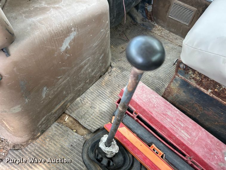 image for item ET3028 1995 Ford LN8000 tank truck