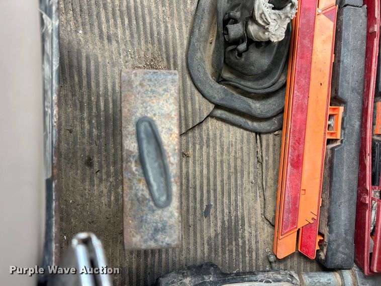 image for item ET3028 1995 Ford LN8000 tank truck