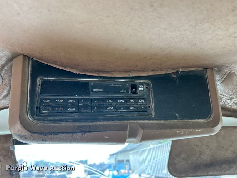 image for item ET3028 1995 Ford LN8000 tank truck