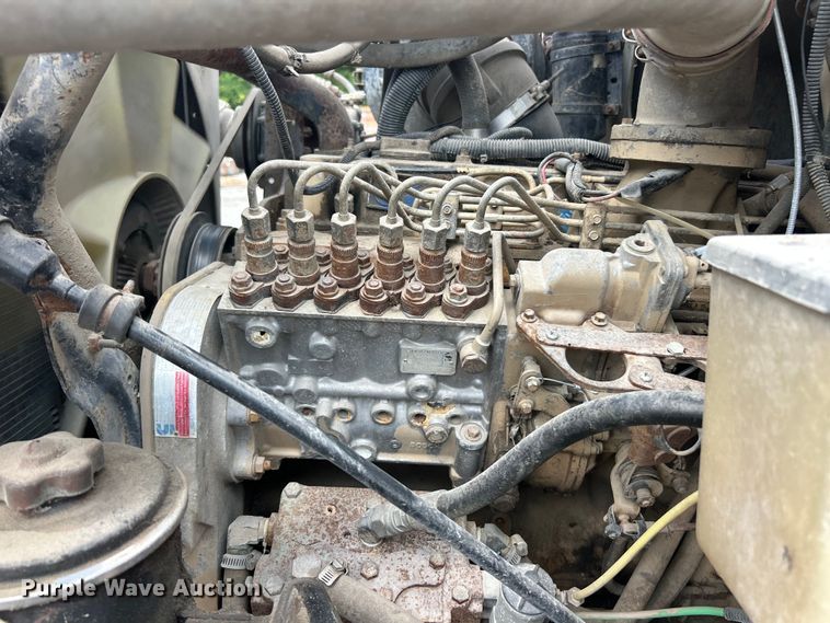 image for item ET3028 1995 Ford LN8000 tank truck