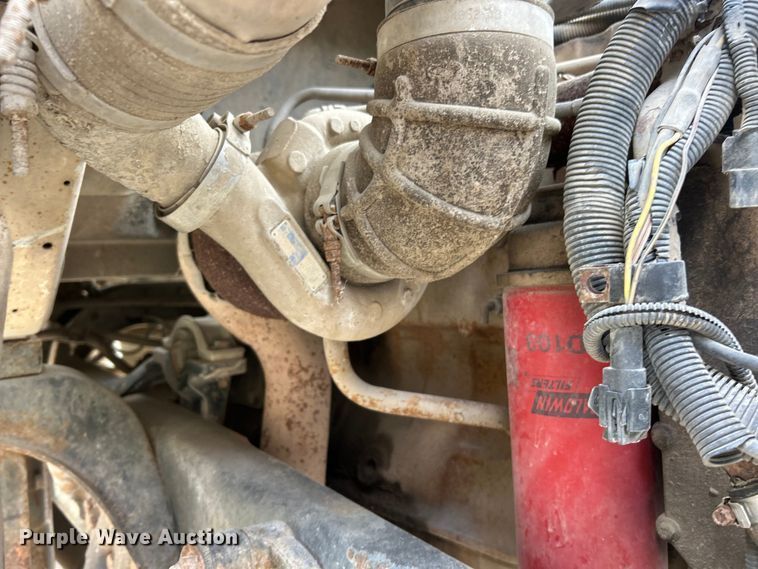 image for item ET3028 1995 Ford LN8000 tank truck