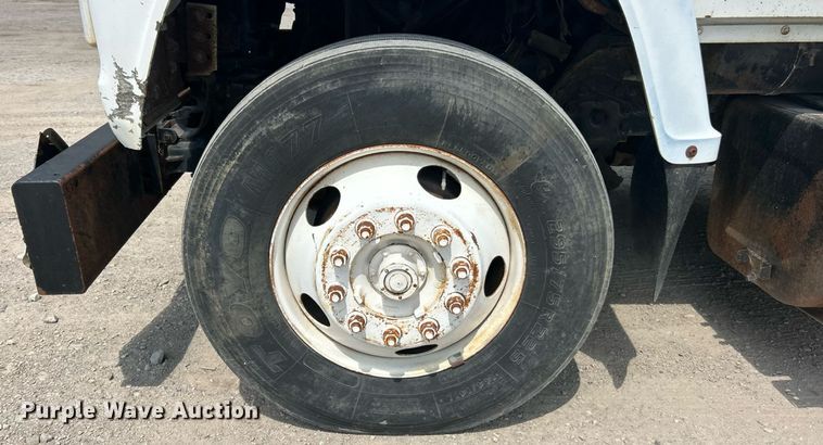 image for item ET3028 1995 Ford LN8000 tank truck