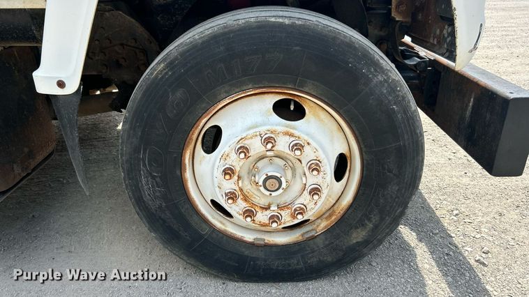 image for item ET3028 1995 Ford LN8000 tank truck