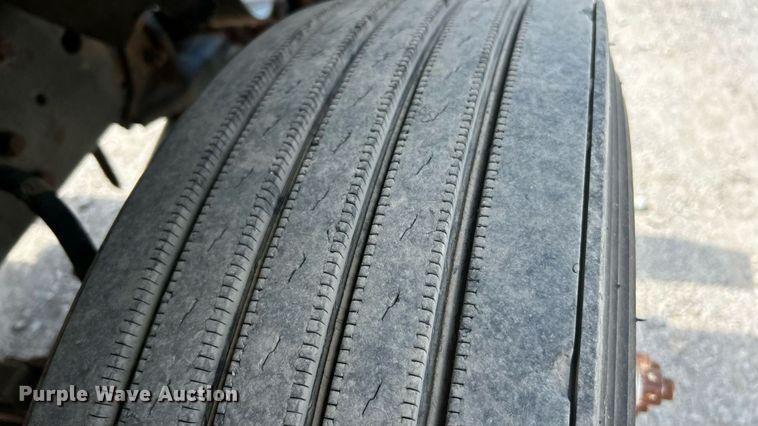 image for item ET3028 1995 Ford LN8000 tank truck