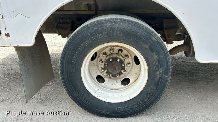 image for item ET3028 1995 Ford LN8000 tank truck