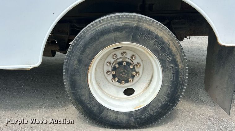 image for item ET3028 1995 Ford LN8000 tank truck